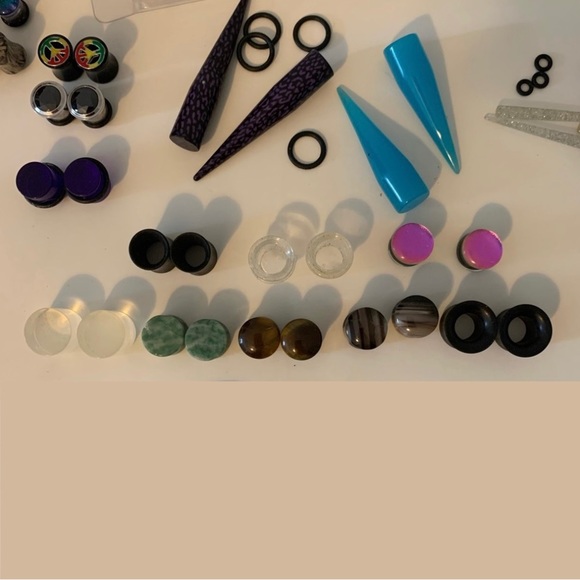 Assortment of Plugs / Gauges 6G - 1/2” - Picture 5 of 9